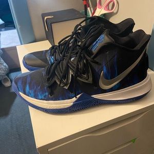 Kyrie 5 “Duke” shoes